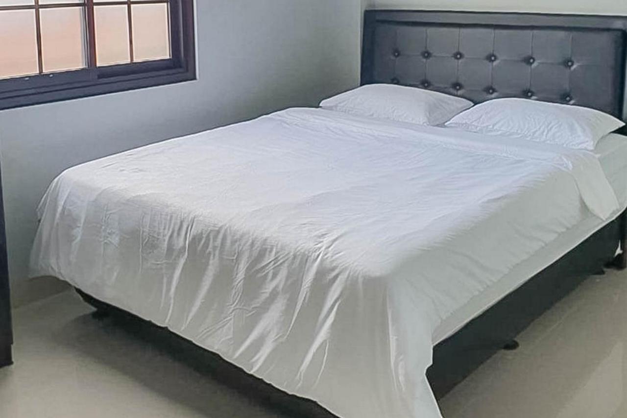 Mahkota Residence RedPartner Karawang Exterior foto