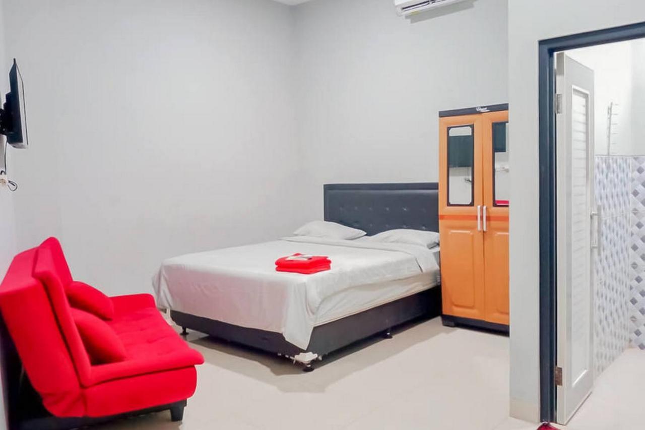 Mahkota Residence RedPartner Karawang Exterior foto